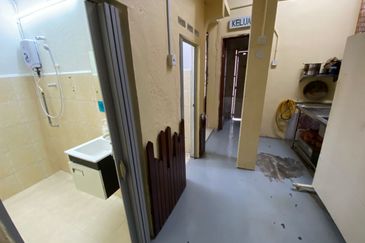 A fully functional Jonker Street heritage shophouse for sale.