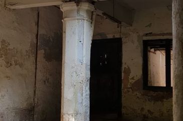 Jonker Street Area Pre War Heritage Shop House For Sale