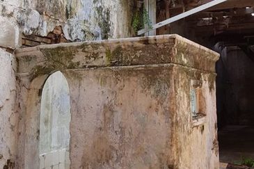 Jonker Street Area Pre War Heritage Shop House For Sale