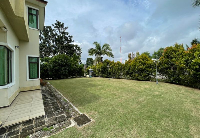 Double storey bungalow at Melaka Perdana For Sale.