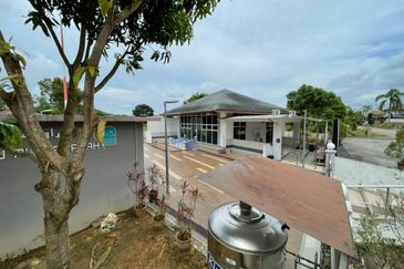 Double storey bungalow at Melaka Perdana For Sale.