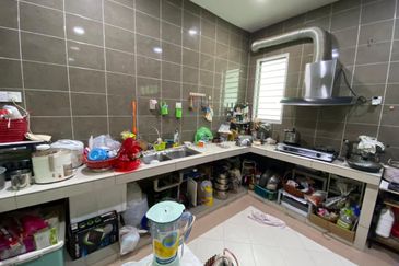 A very rare double storey corner house in Bukit Baru Taman Merak Mas just open for sale