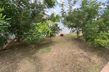 A very rare double storey corner house in Bukit Baru Taman Merak Mas just open for sale