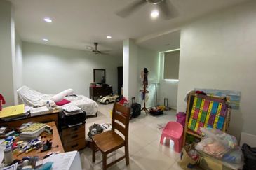 A very rare double storey corner house in Bukit Baru Taman Merak Mas just open for sale