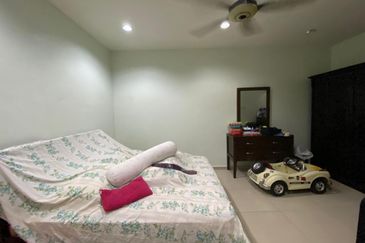 A very rare double storey corner house in Bukit Baru Taman Merak Mas just open for sale