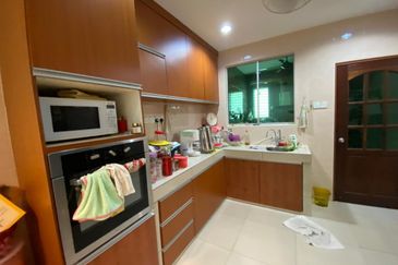 A very rare double storey corner house in Bukit Baru Taman Merak Mas just open for sale