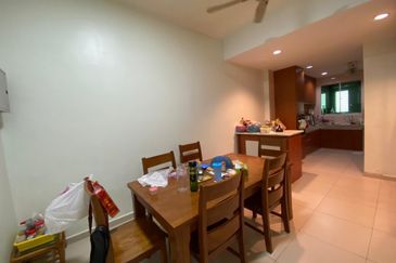 A very rare double storey corner house in Bukit Baru Taman Merak Mas just open for sale