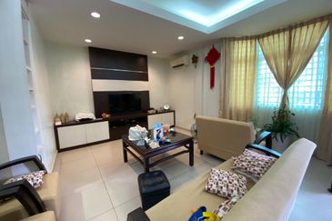 A very rare double storey corner house in Bukit Baru Taman Merak Mas just open for sale