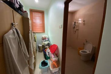 A very rare double storey corner house in Bukit Baru Taman Merak Mas just open for sale