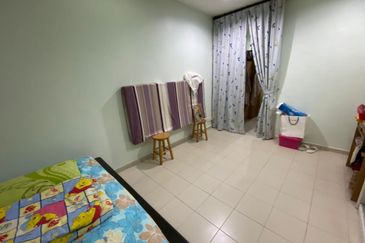 A very rare double storey corner house in Bukit Baru Taman Merak Mas just open for sale