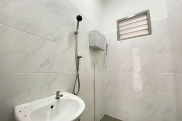 Bukit Baru Freehold Double Storey Terrace Corner Lot For Sale. 