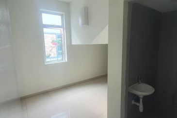 Double storey bungalow in Limbongan for sale.