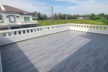 Double storey bungalow in Limbongan for sale.