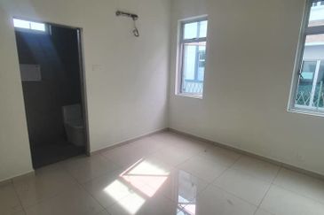 Double storey bungalow in Limbongan for sale.