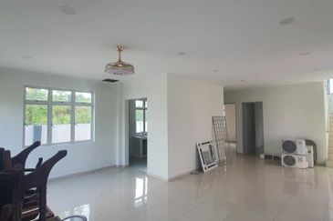 Double storey bungalow in Limbongan for sale.