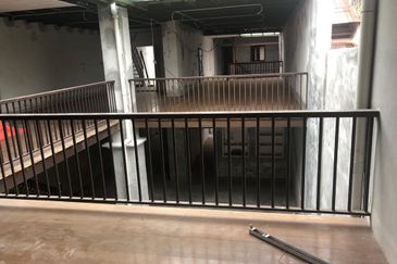 Triple storey shop lot in Jonker Street for sale.