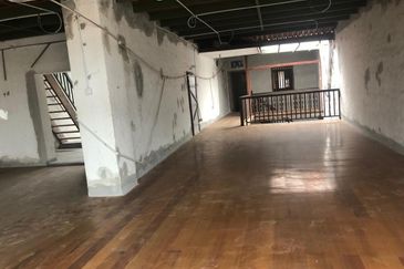 Triple storey shop lot in Jonker Street for sale.