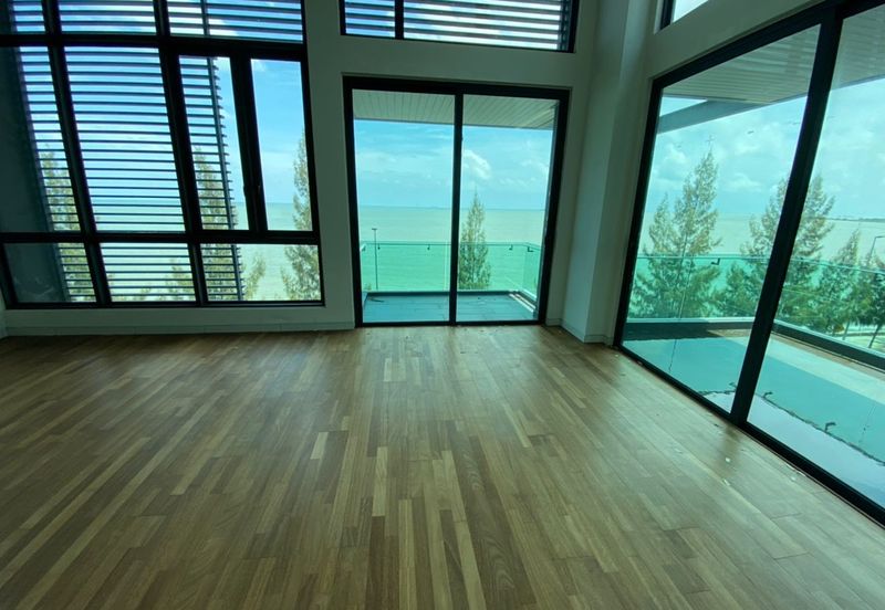 A super rare and exclusive sea view frontage 3 storey bungalow is now on the market.