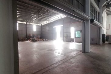 Tanjung Minyak Utama Corner Factory For Sale!