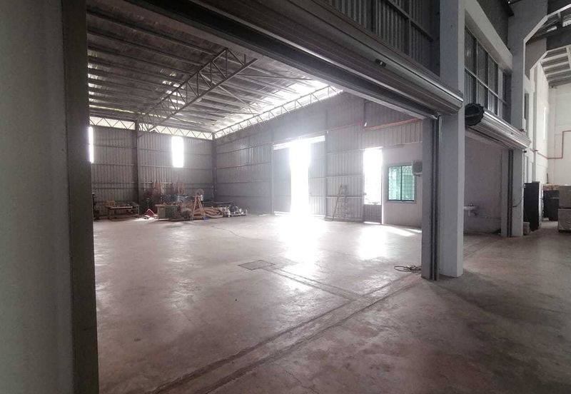 Tanjung Minyak Utama Corner Factory For Sale!