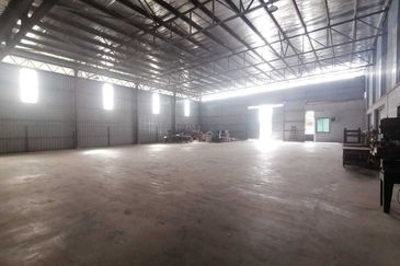 Tanjung Minyak Utama Corner Factory For Sale!