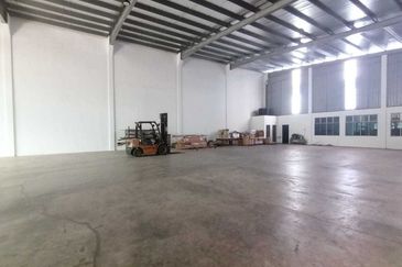 Tanjung Minyak Utama Corner Factory For Sale!
