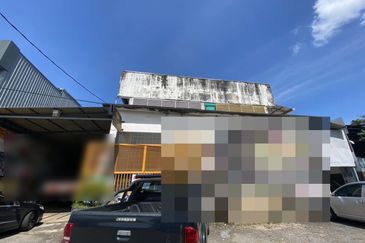 Malim Factory and Warehouse with Office Room For Sale