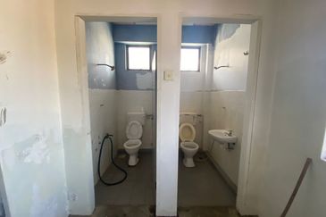 Malim Factory and Warehouse with Office Room For Sale