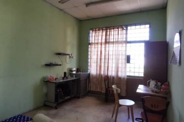 Cheng 99 Speed Mart same row Freehold 2 Storey Shop For Sale (HOT AREA)- Bumi Lot