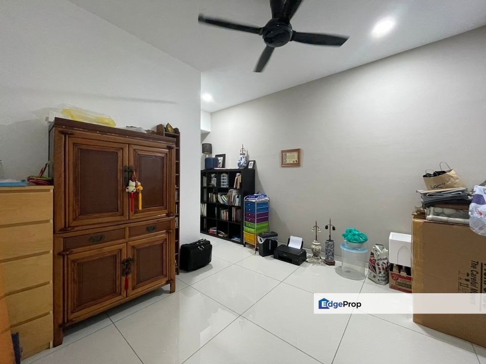 3 Storey Superlink in 8 Residence for sale., Melaka, Melaka Tengah