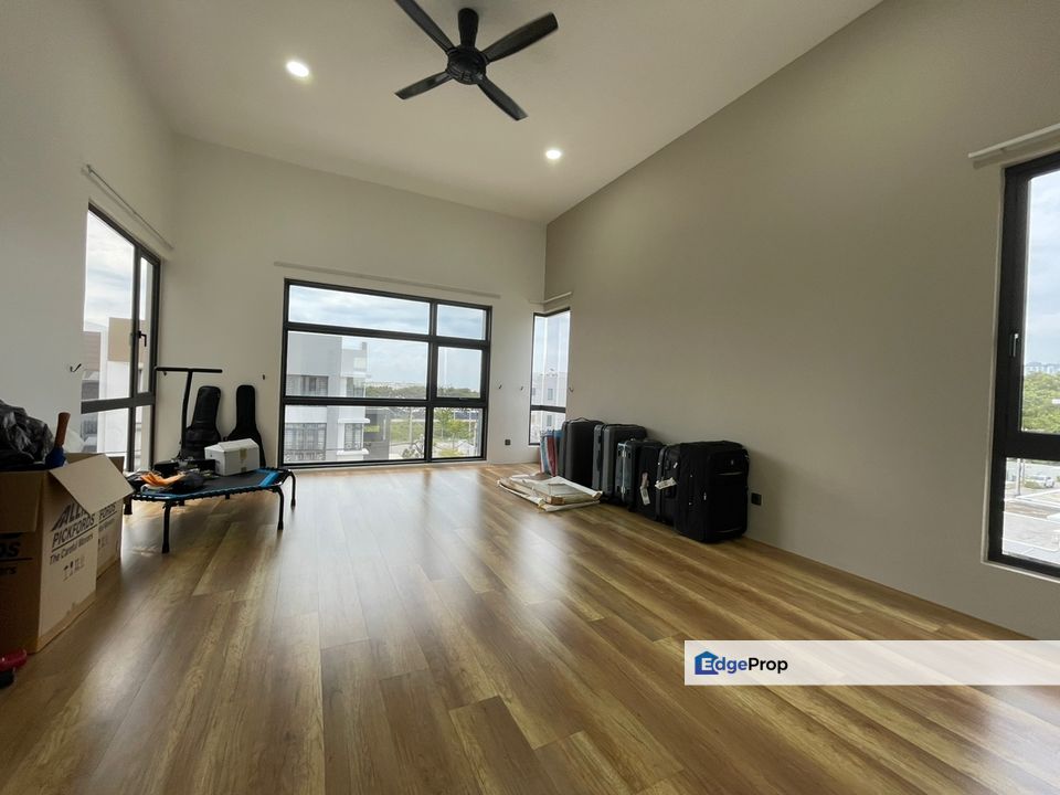 3 Storey Superlink in 8 Residence for sale., Melaka, Melaka Tengah