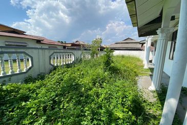Bandar Hilir Double Storey Semi-D For Sale