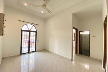 Bandar Hilir Double Storey Semi-D For Sale