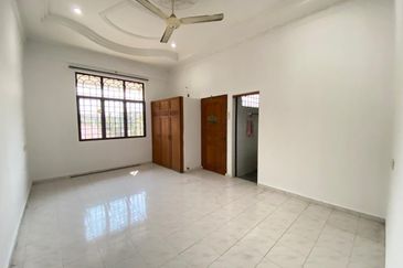 Bandar Hilir Double Storey Semi-D For Sale