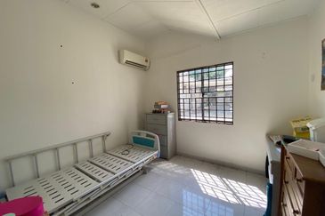 Ujong Pasir Freehold Main Road facing land for sale