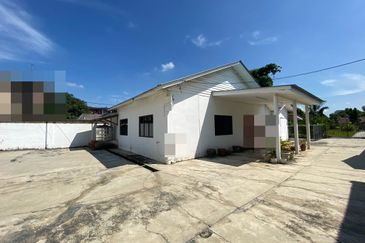 Ujong Pasir Freehold Main Road facing land for sale
