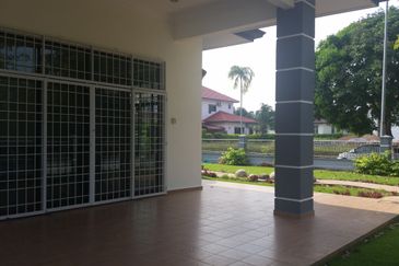 Single Store Corner Bungalow House @ Melaka Perdana Resort Homes
