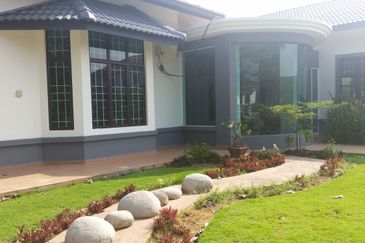 Single Store Corner Bungalow House @ Melaka Perdana Resort Homes