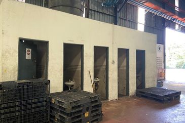 For Sale 3 Storey Terrace Shop Intermediate @ Melaka Raya Center