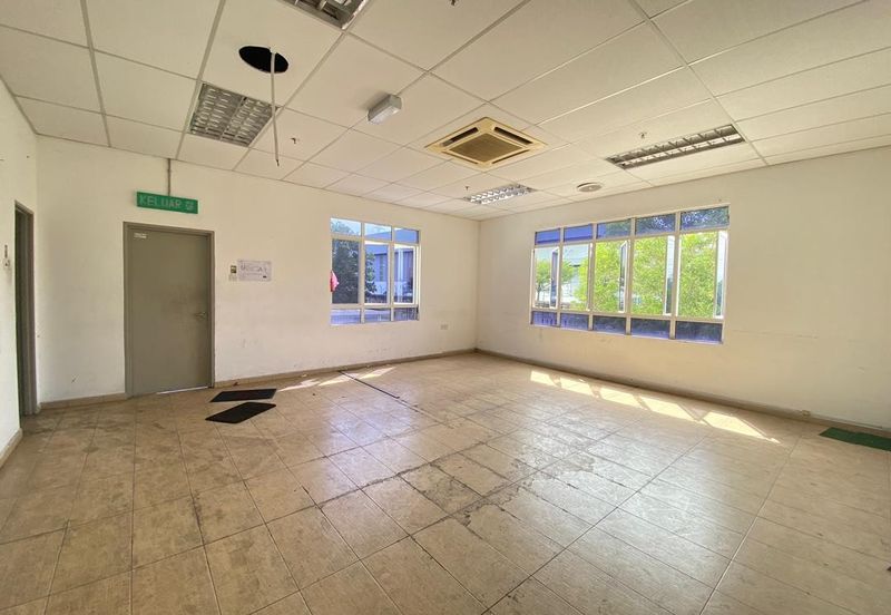 For Sale 3 Storey Terrace Shop Intermediate @ Melaka Raya Center