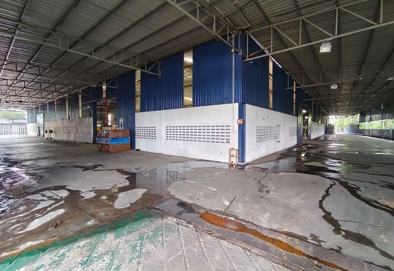 For Sale 3 Storey Terrace Shop Intermediate @ Melaka Raya Center