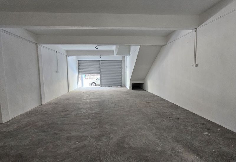 For Sale 3 Storey Terrace Shop Intermediate @ Melaka Raya Center