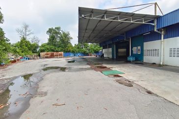 For Sale 3 Storey Terrace Shop Intermediate @ Melaka Raya Center