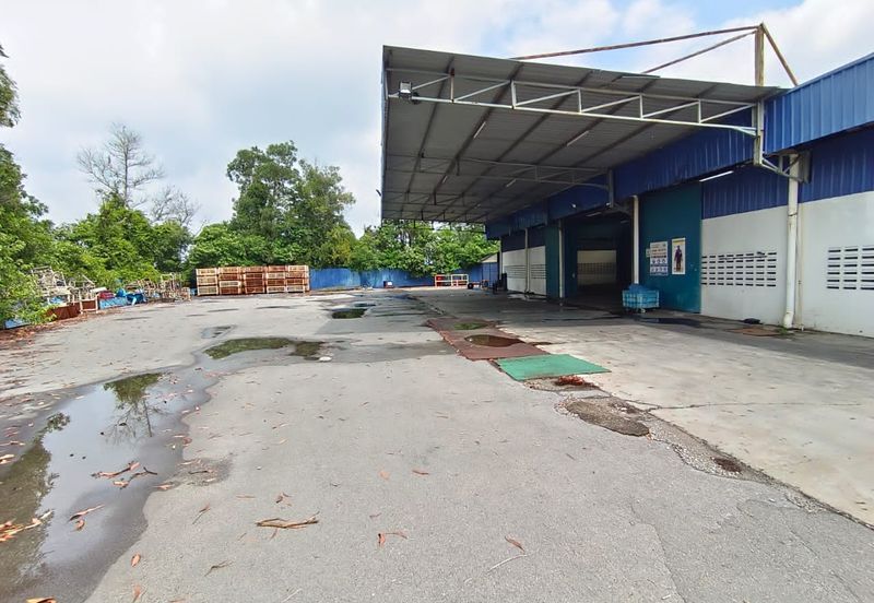 For Sale 3 Storey Terrace Shop Intermediate @ Melaka Raya Center