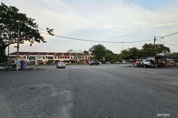 For Rent 2 Storey Corner Empty Shop @ Cheng Perdana Melaka