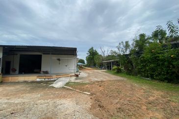 Batu Berendam Free Trade Zone Factory For Rent