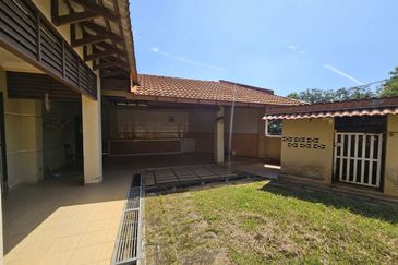 2 Storey Corner Terrace House Freehold Gated & Guarded Extra land 4,220sqft