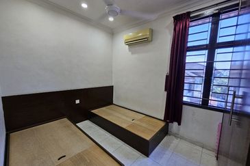 2 Storey Corner Terrace House Freehold Gated & Guarded Extra land 4,220sqft