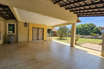 2 Storey Corner Terrace House Freehold Gated & Guarded Extra land 4,220sqft