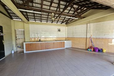 2 Storey Corner Terrace House Freehold Gated & Guarded Extra land 4,220sqft